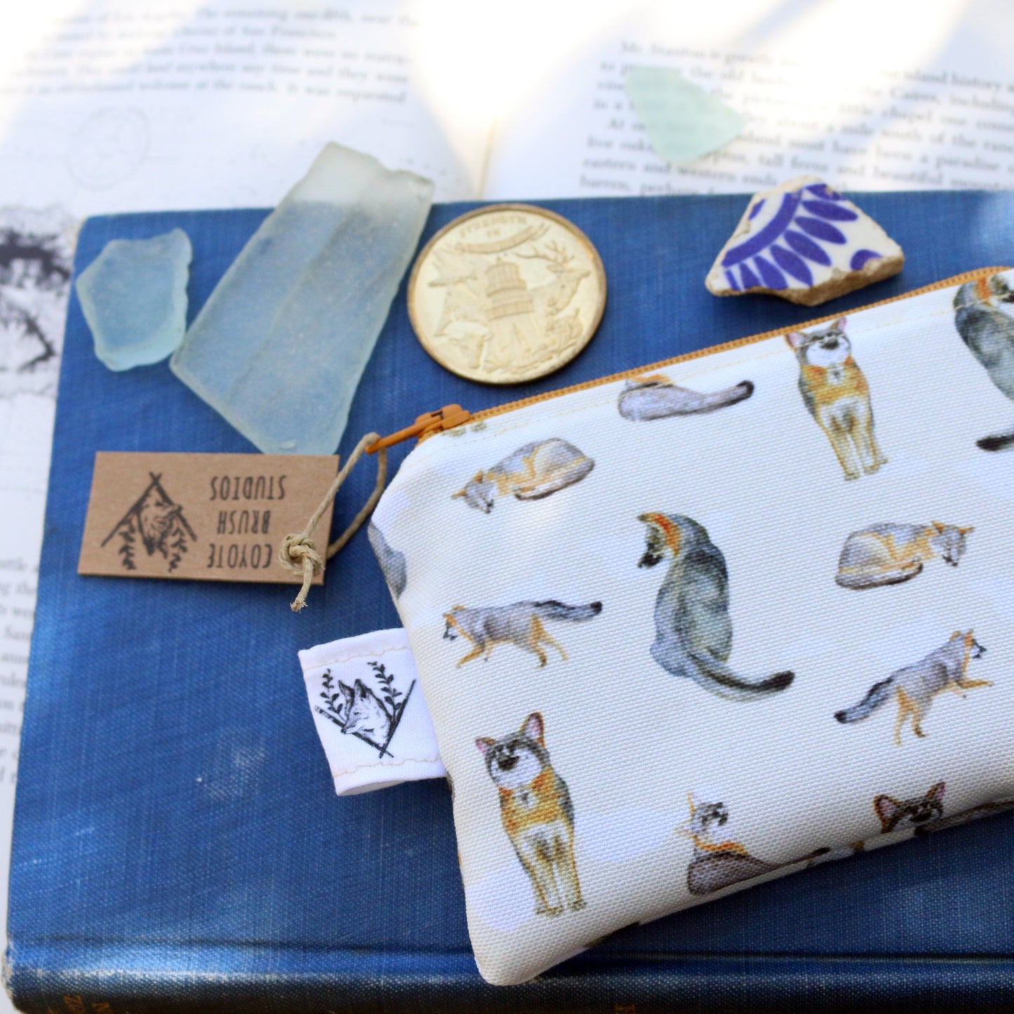 Small Island Fox Zipper Pouch - Coin Size Organizer Bag